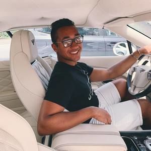 Meet your Posher, Luis adrian